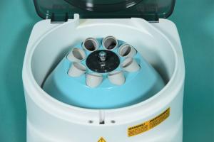 HETTICH EBA 20 table centrifuge, 8 x 15 ml tubes, max. 6000 rpm, very good condition, used