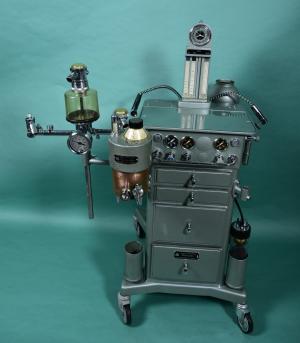 DRÄGER Romulus: mobile anaesthesia machine with DRÄGER halothane vaporiser with integrat