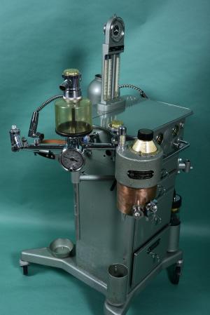 DRÄGER Romulus: mobile anaesthesia machine with DRÄGER halothane vaporiser with integrat