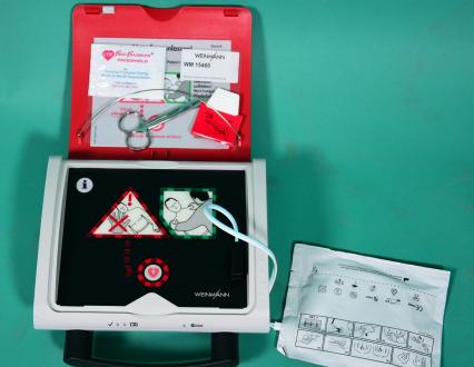 Weinmann Meducore easy, fully automatic AED, delivery including